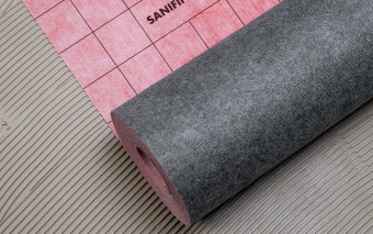 Mata SANIFIN-EKB – szybkie uszczelnienie i odsprzęganie pod okładziny ceramiczne