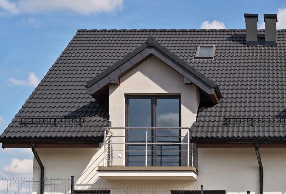 blaszana obróbka krawędzi dachu