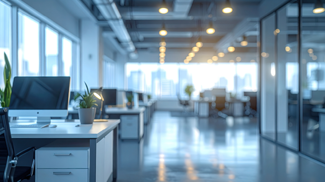 Przestrzeń biurowa, która buduje wyniki: Jak inteligentne osłony zmieniają codzienną pracę?