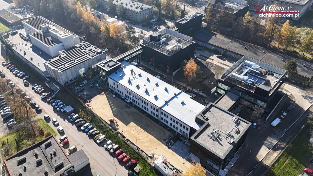 Katowice: odnowiony dach z papy Archiwum Państwowego przy ul. Józefowskiej. Płynna membrana Hyperdesmo zabezpiecza zbiory