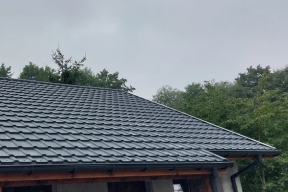 Stop przeciekom na dachu z blachy: praktyczny poradnik uszczelniania