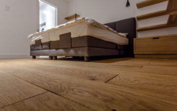 Lite drewno kontra syntetyki - co wybrać?