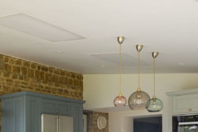 Dlaczego warto montować panele na podczerwień na suficie?