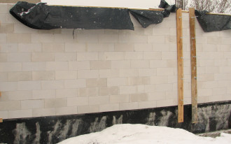 Czy murowanie jest możliwe w temperaturze poniżej 0°C? Komentuje kierownik budowy