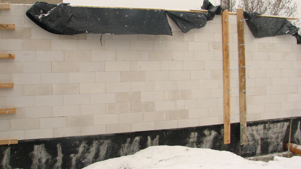 Czy murowanie jest możliwe w temperaturze poniżej 0°C? Komentuje kierownik budowy