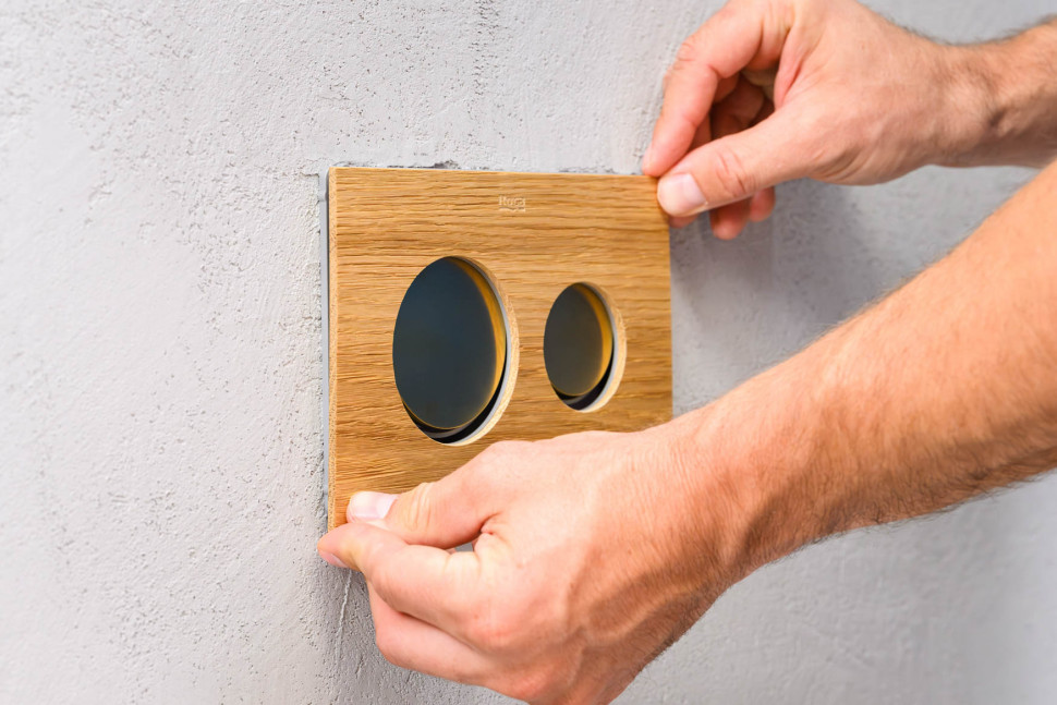 Designerski przycisk spłukujący do stelaża podtynkowego Roca Duplo S można łatwo dopasować           i wymienić, co pozwala na szybką zmianę aranżacji łazienki