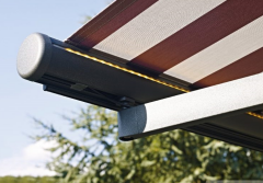 Markiza czy roleta zewnętrzna? Odkryj ukryte różnice, które zmienią komfort twojego domu!