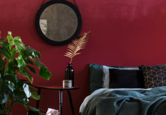 Sypialnia na poddaszu. Jaki kolor wybrać, by optycznie zyskała 10 metrów?