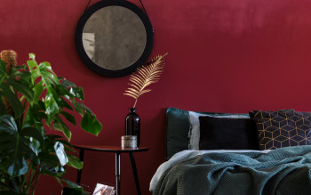 Sypialnia na poddaszu. Jaki kolor wybrać, by optycznie zyskała 10 metrów?