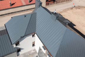 Sekretna tarcza Twojego dachu: Dlaczego mniej może znaczyć więcej w ochronie blachy?