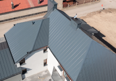 Sekretna tarcza Twojego dachu: Dlaczego mniej może znaczyć więcej w ochronie blachy?