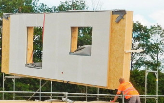 Czy konstrukcje ścienne w połączeniu z materiałami termoizolacyjnymi z włókien drzewnych to dobry wybór?