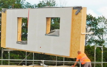 Czy konstrukcje ścienne w połączeniu z materiałami termoizolacyjnymi z włókien drzewnych to dobry wybór?