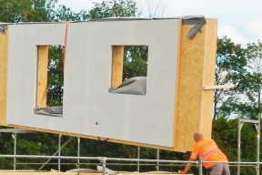 Czy konstrukcje ścienne w połączeniu z materiałami termoizolacyjnymi z włókien drzewnych to dobry wybór?