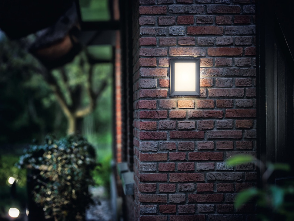 oświetlenie elewacji lampa ścienna