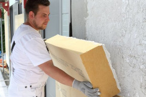 Modernizujesz fasadę: czy warto wybrać płyty z włókna drzewnego zamiast styropianu?