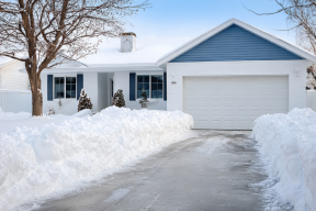 Zima kontra brama garażowa - sprawdzone metody na bezawaryjną pracę