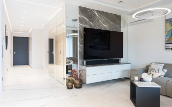 Drzwi ukryte z lustrem: sekret maksymalnej przestrzeni w nowoczesnym wnętrzu