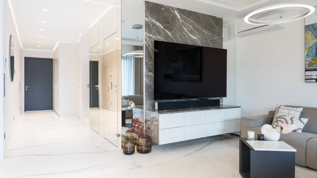 Drzwi ukryte z lustrem: sekret maksymalnej przestrzeni w nowoczesnym wnętrzu