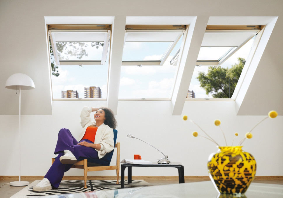 Okna dachowe GREENVIEW FAKRO otwierają wnętrza na światło i tworzą przestrzeń pełną energii.