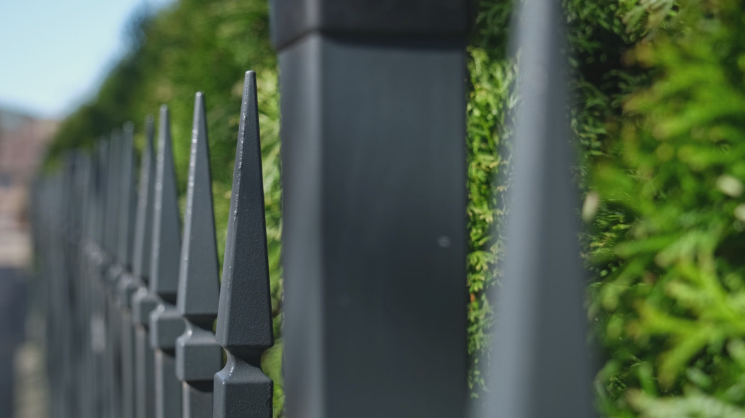 Takie ogrodzenia będą zakazane. Nowe prawo budowlane 2026 