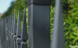 Takie ogrodzenia będą zakazane. Nowe prawo budowlane 2026 