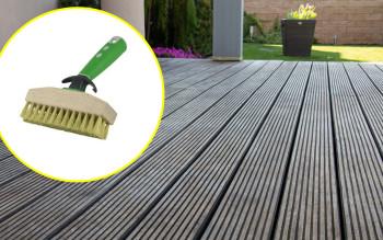 Czym czyścić deski ryflowane? Specjalną szczotka, która nie niszczy drewna!