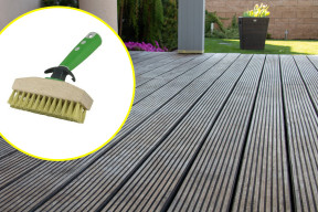 Dlaczego taras szarzeje mimo mycia? Zwykła szczotka nie dociera w ryfle