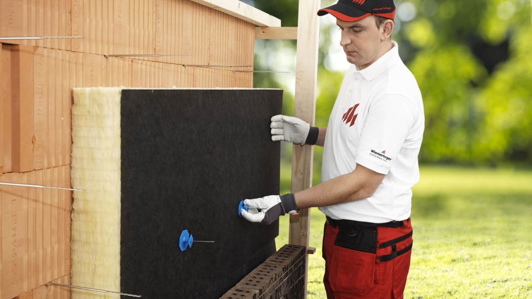 Ściana trójwarstwowa. Poznaj zalety i wady tej technologii budowy przegród