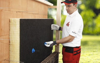 Ściana trójwarstwowa. Poznaj zalety i wady tej technologii budowy przegród