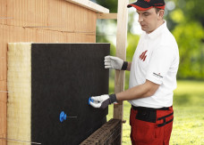 Ściana trójwarstwowa. Poznaj zalety i wady tej technologii budowy przegród