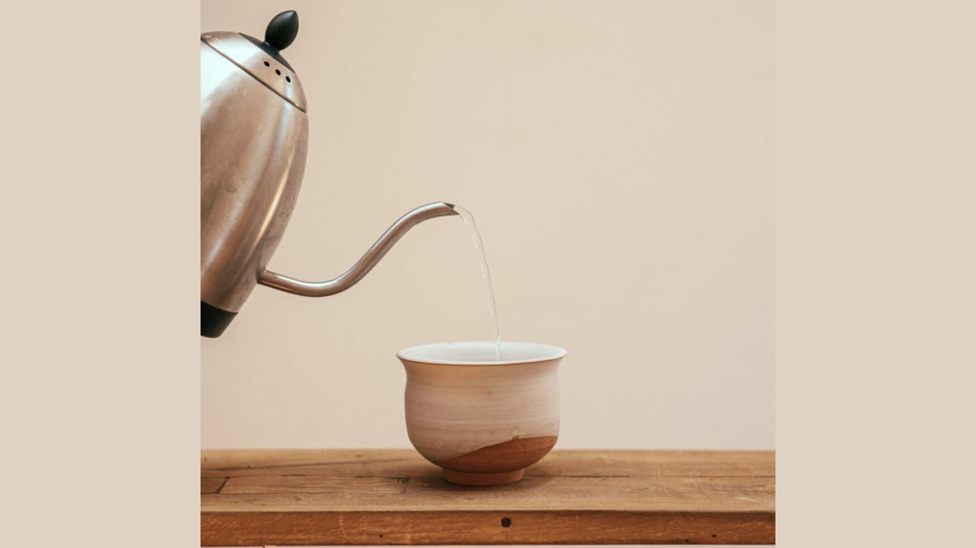 Kuchnia w stylu wabi sabi – jak ją urządzić? Materiały, meble, AGD