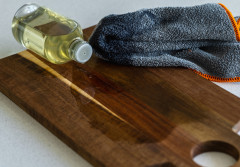 Co deska do krojenia chłonie każdego dnia i jak ją przed tym zabezpieczyć?