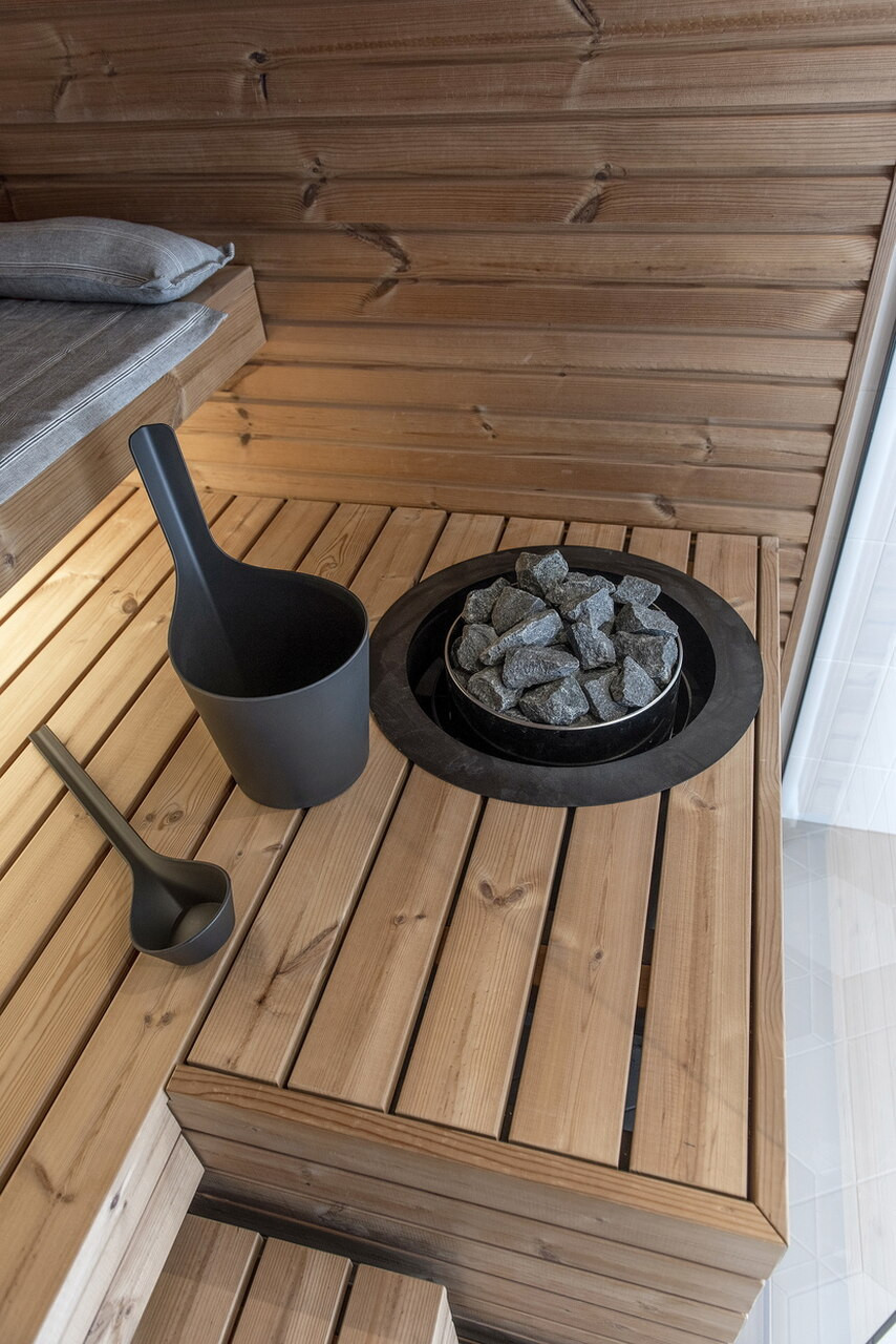 Głęboko rozgrzewające ciepło łagodzi ból, wspiera regenerację mięśni, poprawia krążenie i oczyszcza organizm.