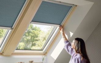 Nowe wewnętrzne rolety elektryczne i solarne VELUX