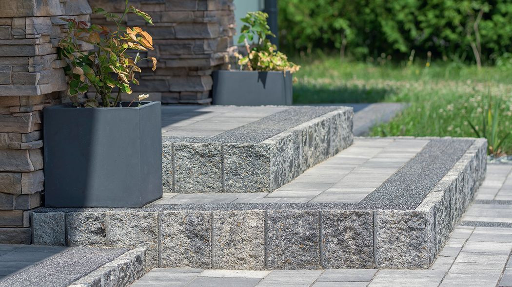 Palisady łupane JONIEC® - eleganckie wykończenie tarasów, schodów i ogrodów