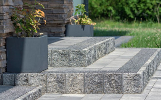 Palisady łupane JONIEC® - eleganckie wykończenie tarasów, schodów i ogrodów