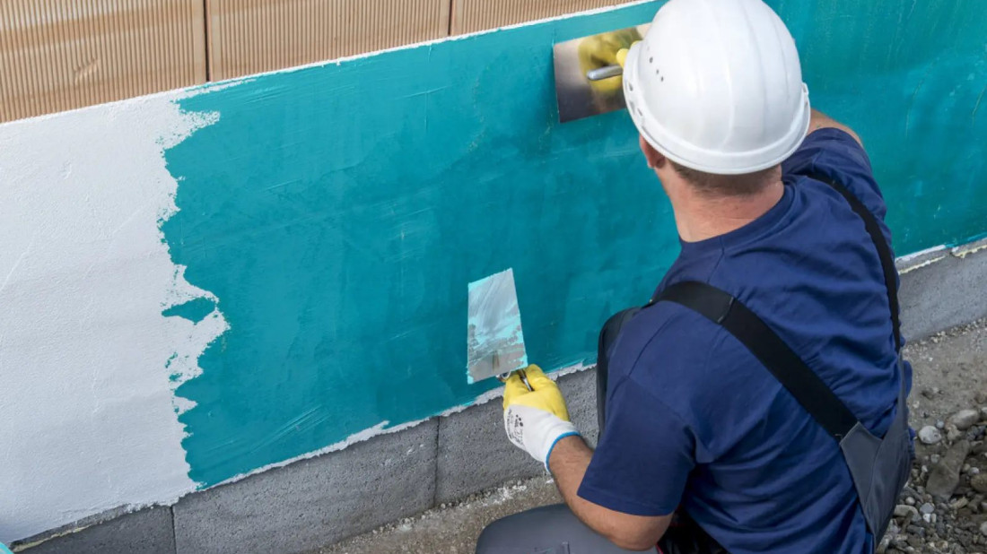 Hydroizolacja fundamentów: porównanie izolacji reaktywnych, bitumicznych i FPO