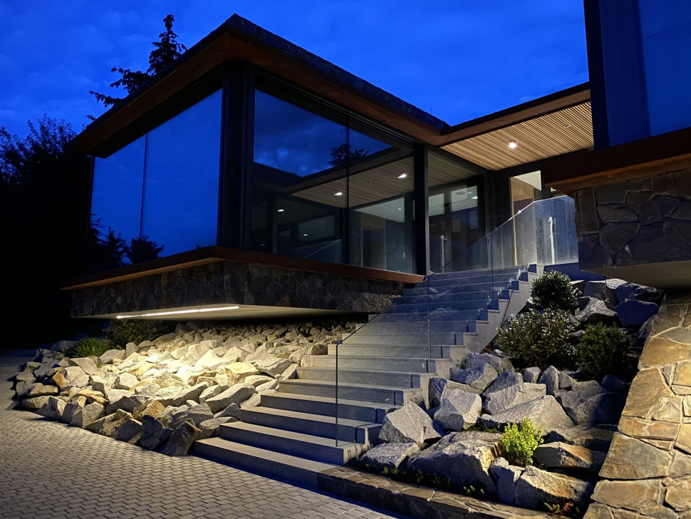 Zewnętrzne oświetlenie domu w systemie KNX