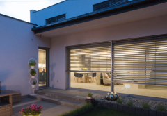 Cisza na wyciągnięcie ręki: Jak osłony okienne skutecznie wyciszają mieszkanie?