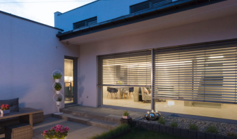 Garaż bez tajemnic: Jak wybrać bramę, która łączy bezpieczeństwo, funkcjonalność i styl?