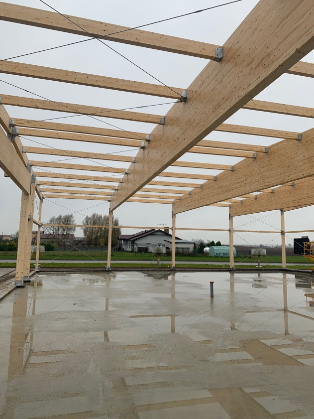 Elementy konstrukcji z drewna klejonego warstwowo mogą być formowane w dokładnie takich wymiarach, jakich wymaga projekt.