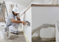 Ile zarabia budowlaniec w 2026 roku?