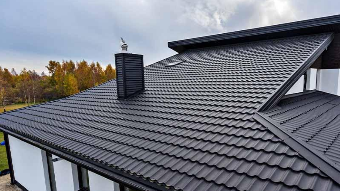 Dach płaski czy spadzisty? Decyzja, która odmieni Twój dom - i Twoje życie!