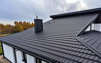 Dach płaski czy spadzisty? Decyzja, która odmieni Twój dom - i Twoje życie!