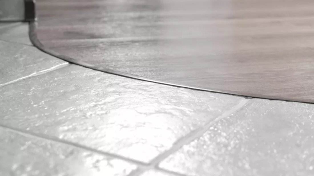 Gięte listwy wykończeniowe - eleganckie łączenie podłóg o nieregularnych kształtach