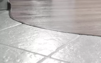 Gięte listwy wykończeniowe - eleganckie łączenie podłóg o nieregularnych kształtach