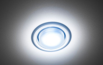 Oświetlenie awaryjne i ewakuacyjne - różnice, przepisy i zastosowanie