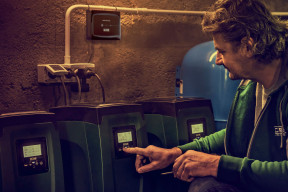 Jak aplikacje i inteligentne sterowanie pompami zmieniają komfort korzystania z wody w domu?