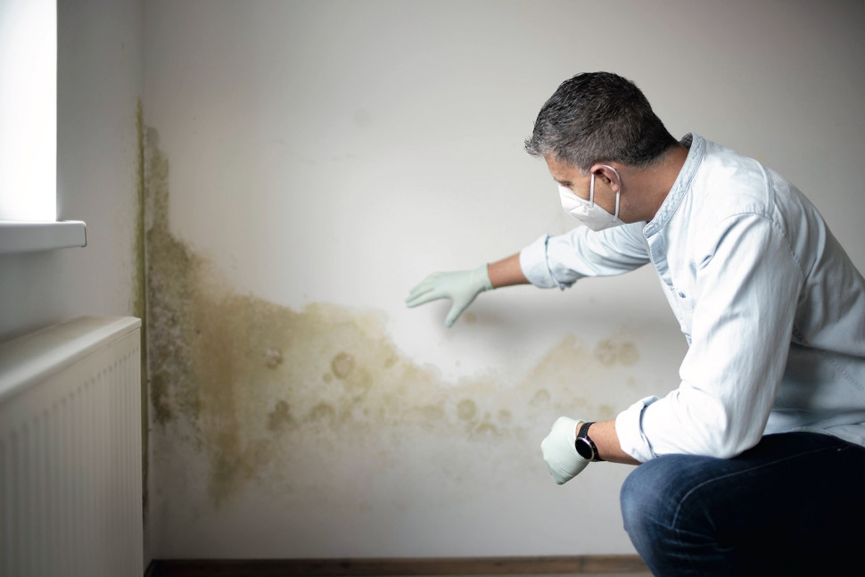 wilgoć na ścianie syndrom chorego budynku